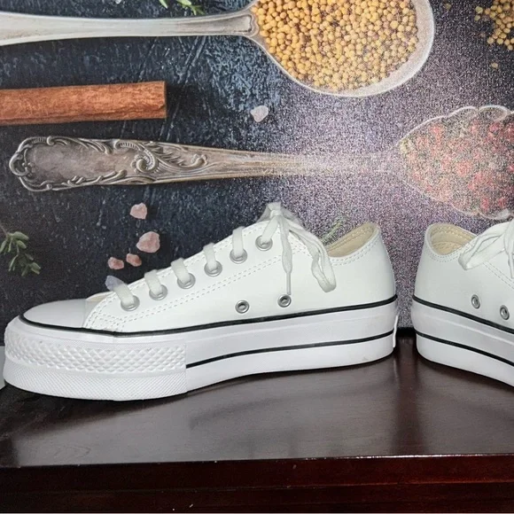 Like brand new converse low top Platform Sneakers - Picture 3 of 6